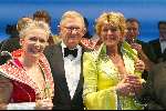 Utrecht 9 november 2003
Premiere Mama Mia in Utrec ht
Simone Kleinsma en Doris Baaten met Pieter v Vollenhoven
