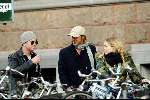 Amsterdam 8 november 2003
Guusje Nederhorst, Johnny de Mol en Chris Zegers wandelen met kinderwagen