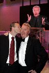 Amsterdam 26 november 2004
Premiere Andre v Duin in Carre
Andre v Duin met vriend kussend