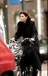 Amsterdam 23 november 2004
Astrid Joosten op fiets op de cornelis schuytstraat