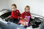 Fijnaart 25 november 2004
Kinderen van Frans Bauer,Jan Bauer en Christian Bauer op bed met kussen van k3