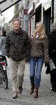 Amsterdam 27 november 2004
Fons de Poel met nieuwe vriendin op PC Hooftstraat