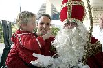Fijnaart 25 november 2004
Frans Bauer met zijn zoontje Jan en sinterklaas