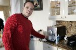 Fijnaart 25 november 2004
Frans Bauer met koffie