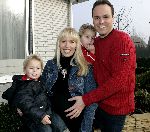 Fijnaart 25 november 2004
Frans Bauer en familie opnames met Sinterklaas en Kamelen.  Frans met Mariska Christian en Jan