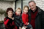 Fijnaart 25 november 2004
Frans Bauer en familie opnames met Sinterklaas en Kamelen.    Christian en Jan met ouders Frans Bauer
