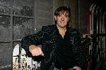 Rotterdam 6 december 2004
Optreden Gerard Joling in Ahoy.
Gerard Joling tussen ski's