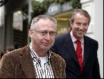 Amsterdam 27 november 2004
Harmen Roeland aan 1 oog blind op PC Hooftstraat met zijn broer Jan Roeland