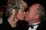 Amsterdam 15 november 2004
Opening theater Carre in Amsterdam.
Harry Slinger met vrouw kussend