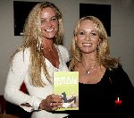 Rotterdam 23 november 2004
Uitreiking boek van Esther Blinker in de Rosso in Rotterdam.
Esther Blinker met Inge de Bruijn