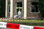 Bij islamitische school aan de Frankrijkstraat is maandagmorgen rond half vier een ontploffing geweest. Daardoor is de ingang van de school ernstig beschadigd. Ruiten van woningen in de omgeving zijn door de ontploffing gesneuveld.