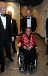 Amsterdam 15 november 2004
Opening theater Carre in Amsterdam.
Burgemeester Job Cohen met zijn vrouw in rolstoel en beveiliging