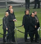 Amsterdam 27 september 2004
Afscheid Andre Hazes in de Amsterdam Arena
Paul de Leeuw Guus Meeuwis Blof en John v d Ven ( geheel rechts op voorgrond )
Peter Smulders BV