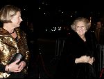Den Haag 24 november 2004
Feest Prins Friso en Mabel Wisse Smit in danstheater.
Koningin Beatrix met de moeder van Mabel Wisse Smit
