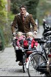 Amsterdam 27 november 2004
Prins Maurits met Anna en Lucas op bakfiets