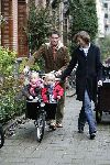 Amsterdam 27 november 2004
Prins Maurits Prinses Marilene met Anna en Lucas op bakfiets