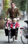 Amsterdam 27 november 2004
Prins Maurits met Anna en Lucas op bakfiets