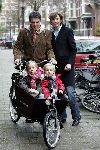 Amsterdam 27 november 2004
Prins Maurits Prinses Marilene met Anna en Lucas op bakfiets