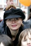 Amsterdam 27 november 2004
Sinterklaas op de cornelis schuytstraat.
Renee Soutendijk met pet