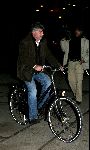 Amsterdam 8 november 2004
Herdenkingsdienst Theo v Gogh in de westergasfabriek.
Rob Oudkerkop de fiets
