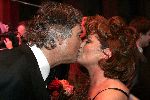 Amsterdam 26 november 2004
Premiere Andre v Duin in Carre
Ron Brandsteder met Yvonne Brandsteder kussend