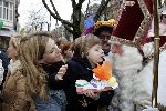 Amsterdam 27 november 2004
Sinterklaas op de cornelis schuytstraat.
Tijmen Oerlemans met Danielle Overgaag