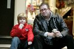 Amsterdam 27 november 2004
Willem Wenting op  PC Hooftstraat zijn zoontje Patrick