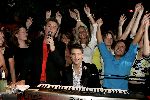Scheveningen 28 november 2004
Opname videoclip Winston Post en Bas Muijs in de crazy piano's.