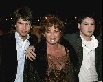 Amsterdam 26 november 2004
Premiere Andre v Duin in Carre
Yvonne Brandsteder met zoons