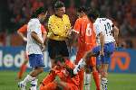 Amsterdam, 12 November 2005
Oefenwedstrijd Nederland-Italie eindstand 1-3
Alessandro Del Piero is boos op Rafael van der Vaart omdat deze hem zou hebben geraakt
© Foto Bart Bel