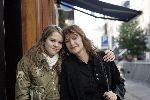 Amsterdam 5 november 2005
Anita Blokziel met haar dochter Donalda (12 jaar) op pc hooftstraat.