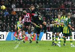 Eindhoven, 27 november 2005 Kompetitiewedstrijd Seizoen 2005/2006
PSV-ADO Den Haag, eindstand 3-0
Doelman Dorus de Vries tast mis Arouna Kone scoort deze keer niet