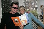 Amsterdam 23 november 2005
Barry Hay met zijn vrouw Sandra met hun kinderboek.