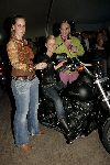 Lexmond 12 oktober 2005
Bridget Maasland krijgt Harley davidson moter.
Bridget met eigenaar Harley world