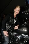 Lexmond 12 oktober 2005
Bridget Maasland krijgt Harley davidson motor.