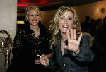 Tilburg, 20 November 2005
Premiere Turks Fruit in Stadsschouwburg Tilburg
Brigitte Nijman in een onderonsje met de nieuwe vriendin van haar ex-partner Elisah List