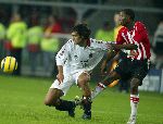 Eindhoven, 1 November 2005
Wedstrijd Champions League seizoen 2005/2006 tussen PSV-AC Milaan, eindstand 1-0
DaMarcus Beasley   shirtje trekken
© Foto: Peter Smulders