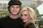 Hilversum 22 november 2005
Presentatie Grease en Doe Maar door V en V produkties.
 Jim Bakkum met petje  en Daphne Deckers