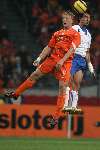 Amsterdam, 12 November 2005
Oefenwedstrijd Nederland-Italie eindstand 1-3
Dirk Kuyt in kopduel met Alessandro Nesta
© Foto Bart Bel