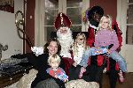 Hilversum 27 november 2005
Guido den Aantrekker als sinterklaas en Matthijs Albers als zwart piet op bezoek bij kinderen van Bn ers.
Esther Duller met haar kinderen
