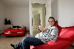 Fijnaart 5 november 2005
Frans Bauer verbouwing huis klaar.   Frans in nieuwe aanbouw
