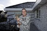 Fijnaart 5 november 2005
Frans Bauer verbouwing huis klaar.Frans met hond