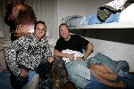 Fijnaart 5 november 2005
Frans Bauer opnames voor show van Edwin Evers van Radio 538 in huiskamer bij Frans thuis. Frans met Edwin in logeerkamer