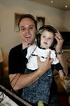 Fijnaart 5 november 2005
Opnames Edwin Evers radio 538 bij Frans bauer thuis.
Frans met Frans jr met koptelefoon