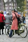 Amsterdam 23 november 2005
Frederique Huydts met petje op fiets
