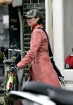 Amsterdam 23 november 2005
Frederique Huydts met petje op fiets