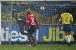 Waalwijk, 19 November 2005
Kompetitiewedstrijd seizoen 2005/2006
RKC-PSV eindstand 4-4
Gomes is kansloos op de inzet van Rik Hoogendorp 4-3
