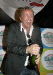 Amsterdam 10 november 2005
Presentatie gvg Gerard Joling en Gordon bij Fame.
Gordon met champagne