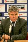 Waalwijk, 19 November 2005
Kompetitiewedstrijd seizoen 2005/2006
RKC-PSV eindstand 4-4
Guus Hiddink maakt een verslagen indruk bij de persconferentie