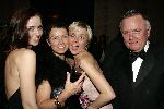 Amsterdam 28 november 2005
Beau Monde awards in het hilton.
Harry mens met ex vrouw Suze en dochters